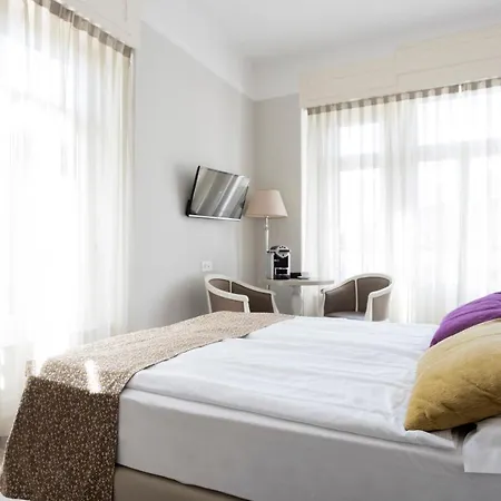 Alexandra Hotel 3*
